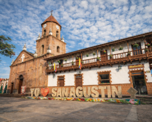 Illustration de la place centrale de San Agustín