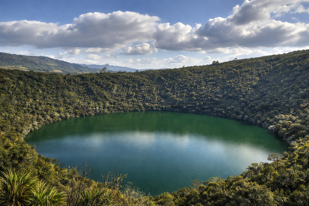 Laguna de Guatavita en Colombie, lac sacré des Andes lié à la légende d’El Dorado près de Bogotá