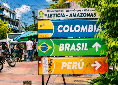 frontière entre la Colombie le brésil et le Pérou a Leticia en Amazonie