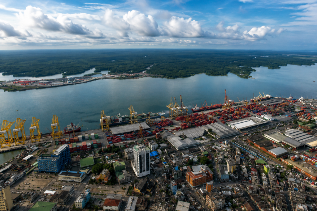vue aerienne du port de Buenaventura sur la cote pacifique colombienne